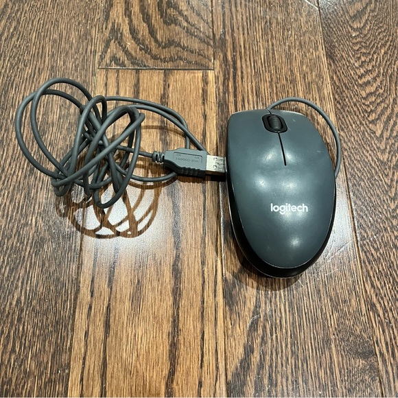 {Logitech} Wired Mouse M100 - Picture 1 of 3